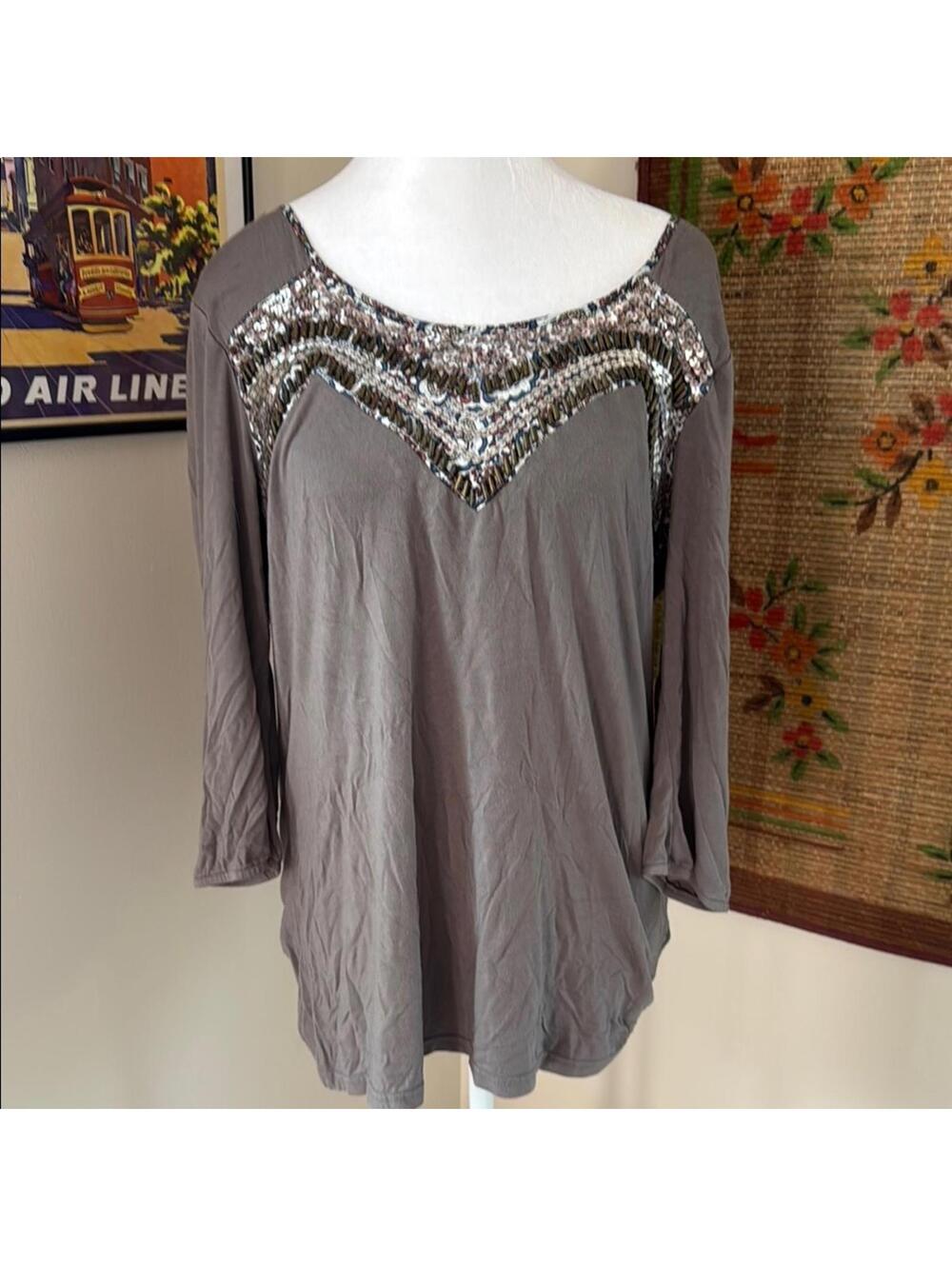 BKE Gray Sequin 3/4 Sleeve Blouse